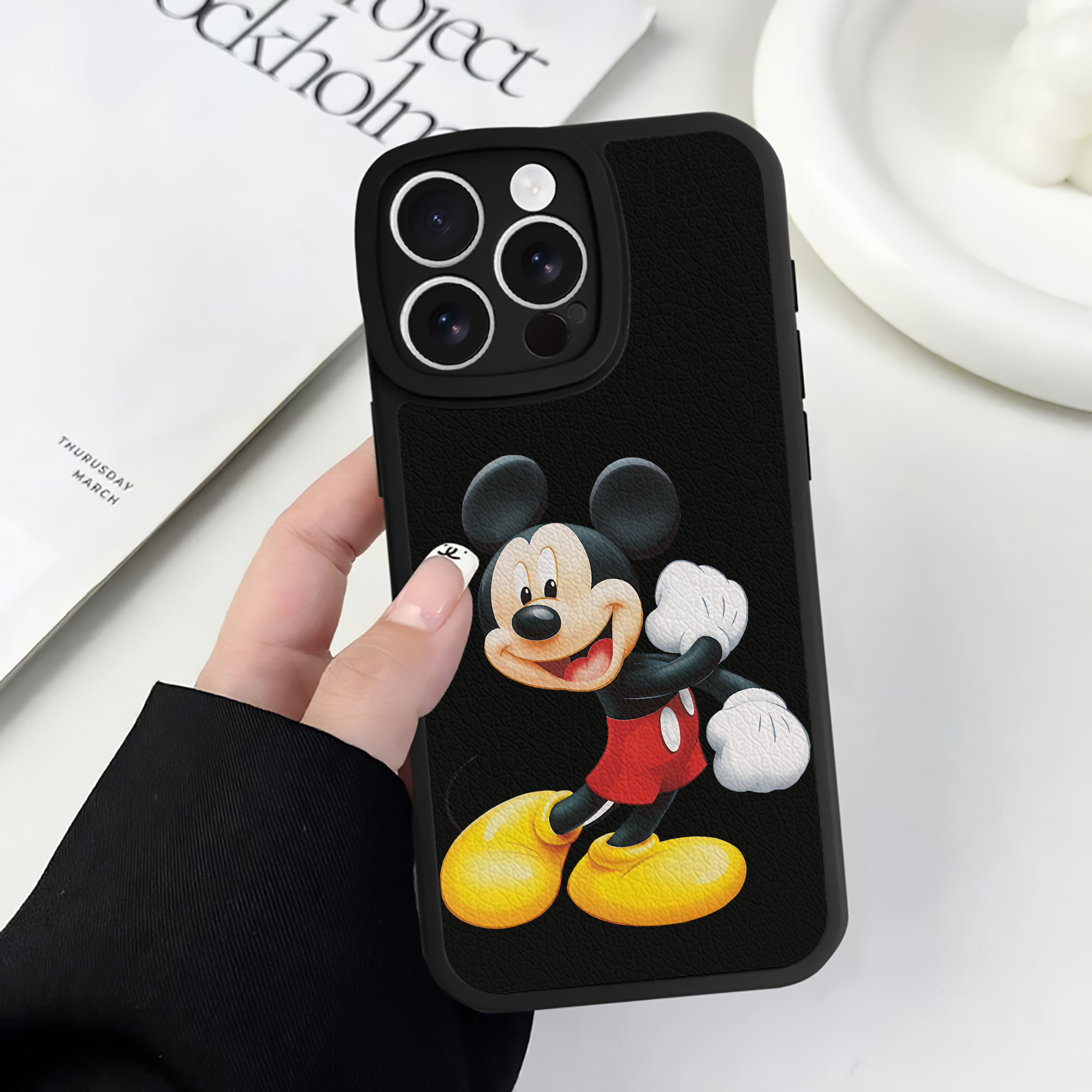 （画像用） ミッキーマウス Mickey Mouse 【iPhone 16シリーズ対応】シリコンスマホケース（レザー調） 材質：シリコン